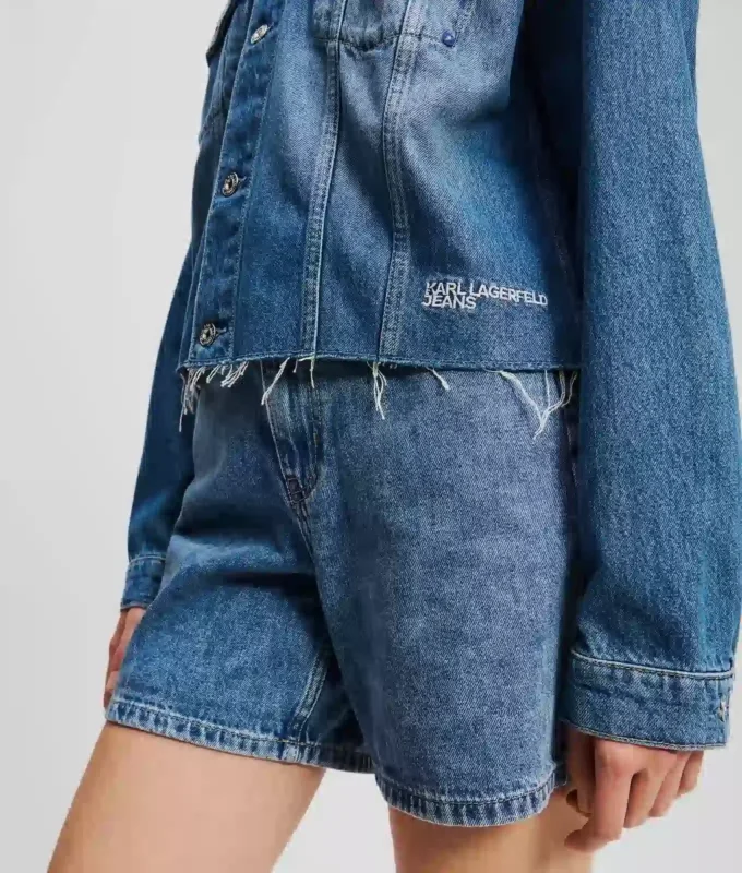 AVSLAPPNAD DENIMJACKA MED FRANSAR AVSLAPPNAD DENIMJACKA MED FRANSAR