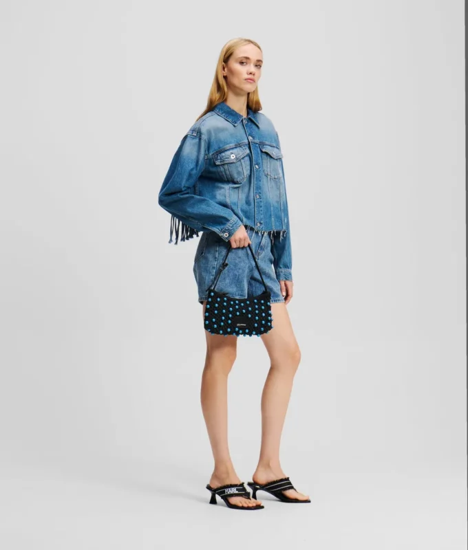 AVSLAPPNAD DENIMJACKA MED FRANSAR AVSLAPPNAD DENIMJACKA MED FRANSAR