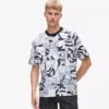 Avslappnad T-shirt med monogram över hela plagget Avslappnad T-shirt med monogram över hela plagget
