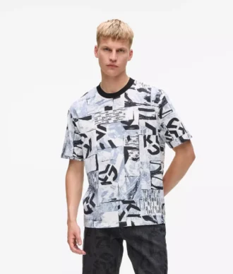 Avslappnad T-shirt med monogram över hela plagget