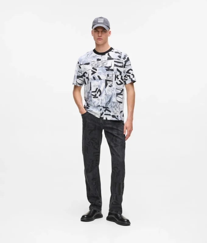 Avslappnad T-shirt med monogram över hela plagget Avslappnad T-shirt med monogram över hela plagget
