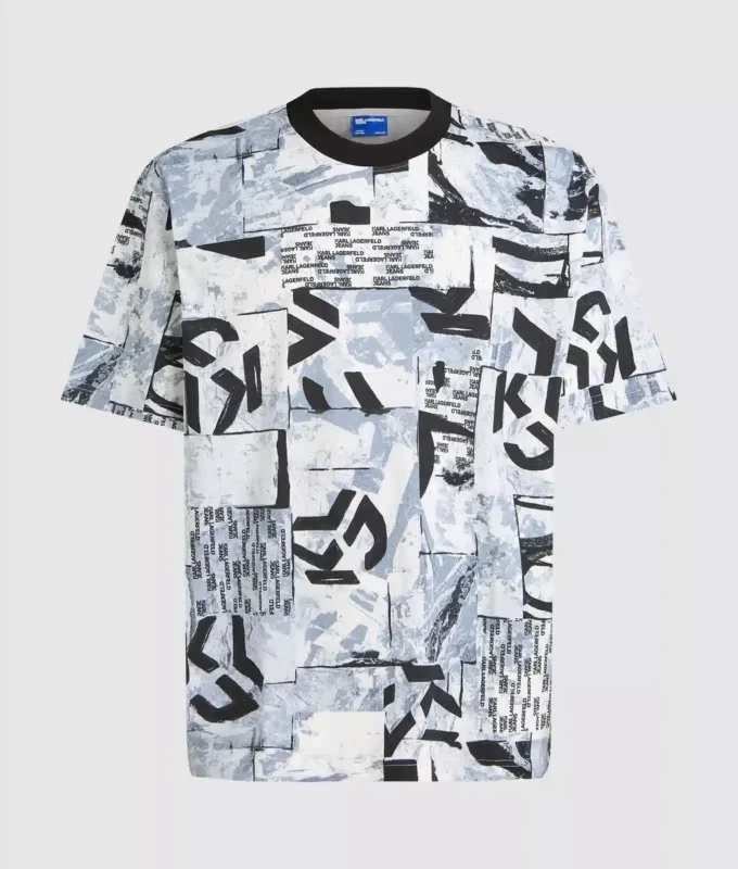 Avslappnad T-shirt med monogram över hela plagget Avslappnad T-shirt med monogram över hela plagget