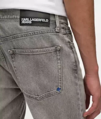 Avsmalnande jeans