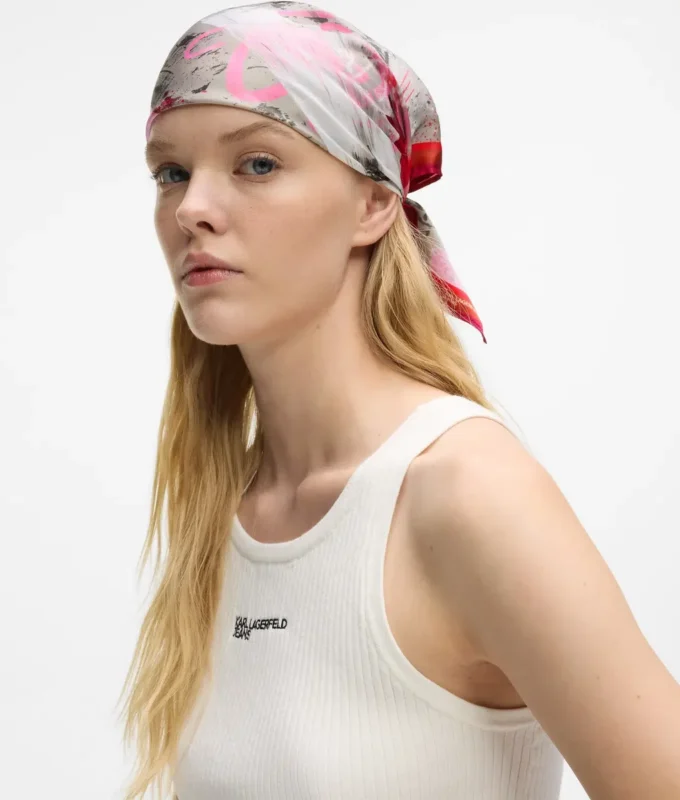 Bandanasjal med graffititryck Bandanasjal med graffititryck