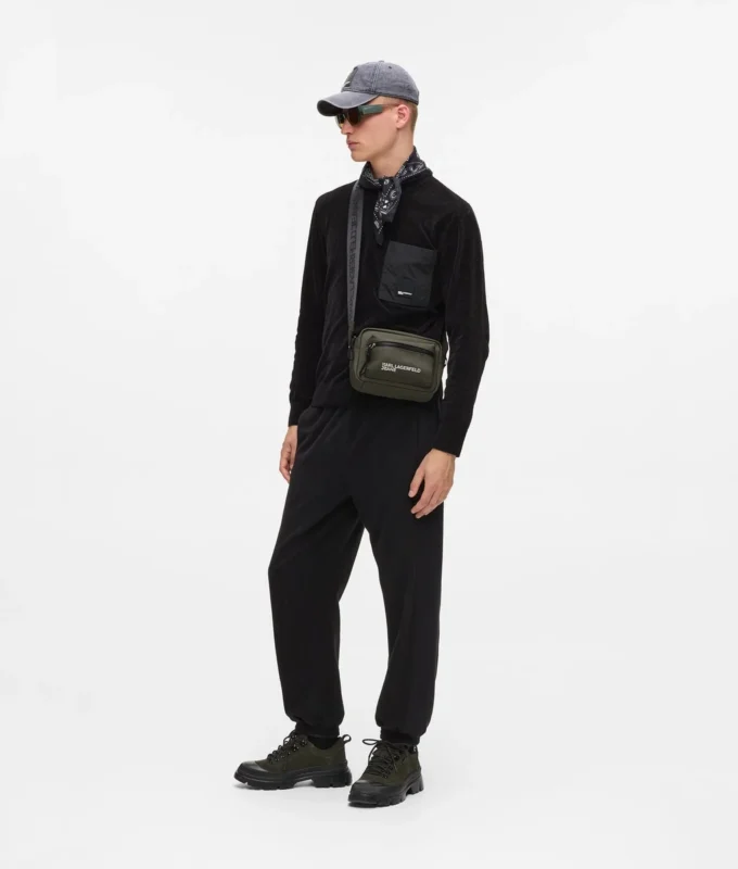 BELÄGGNAD CROSSBODY-VÄSKA BELÄGGNAD CROSSBODY-VÄSKA