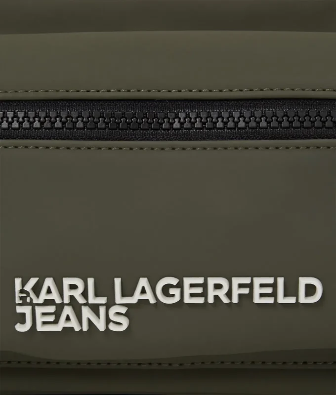 BELÄGGNAD CROSSBODY-VÄSKA BELÄGGNAD CROSSBODY-VÄSKA