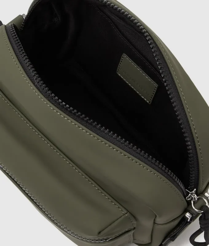 BELÄGGNAD CROSSBODY-VÄSKA BELÄGGNAD CROSSBODY-VÄSKA