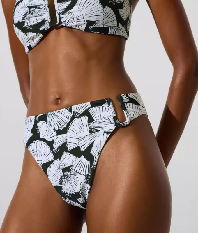 Bikinitrosor med fläktmönster Bikinitrosor med fläktmönster