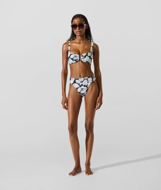 Bikinitrosor med fläktmönster Bikinitrosor med fläktmönster