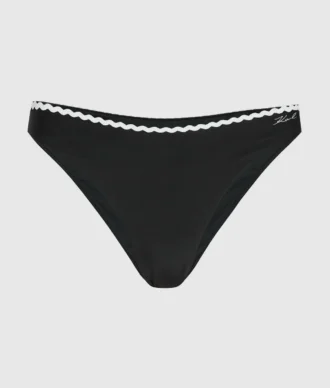 Bikinitrosor med skulpterad kant