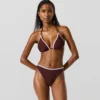 Bikinitrosor med skulpterad kant Bikinitrosor med skulpterad kant