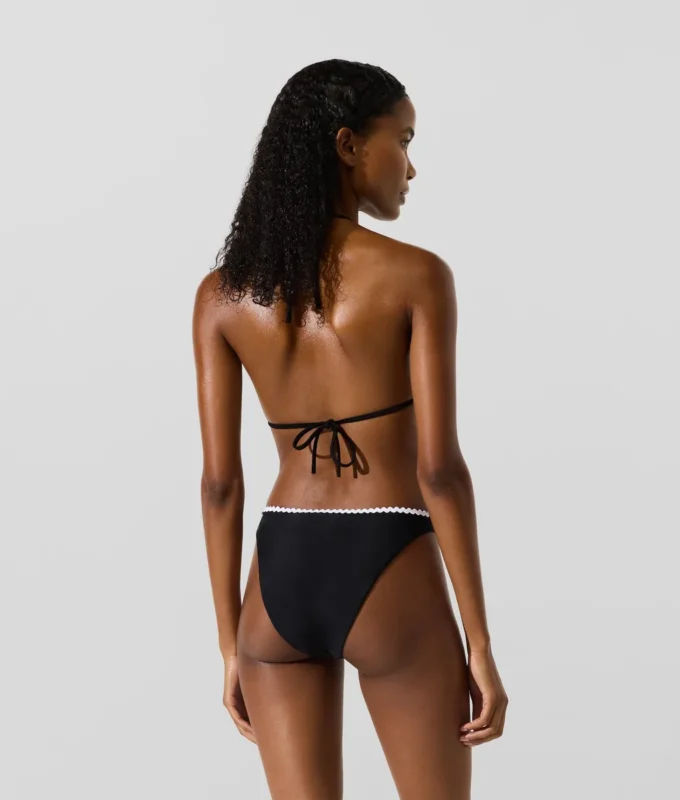 Bikinitrosor med skulpterad kant Bikinitrosor med skulpterad kant