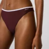 Bikinitrosor med skulpterad kant Bikinitrosor med skulpterad kant