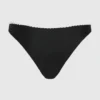 Bikinitrosor med skulpterad kant Bikinitrosor med skulpterad kant