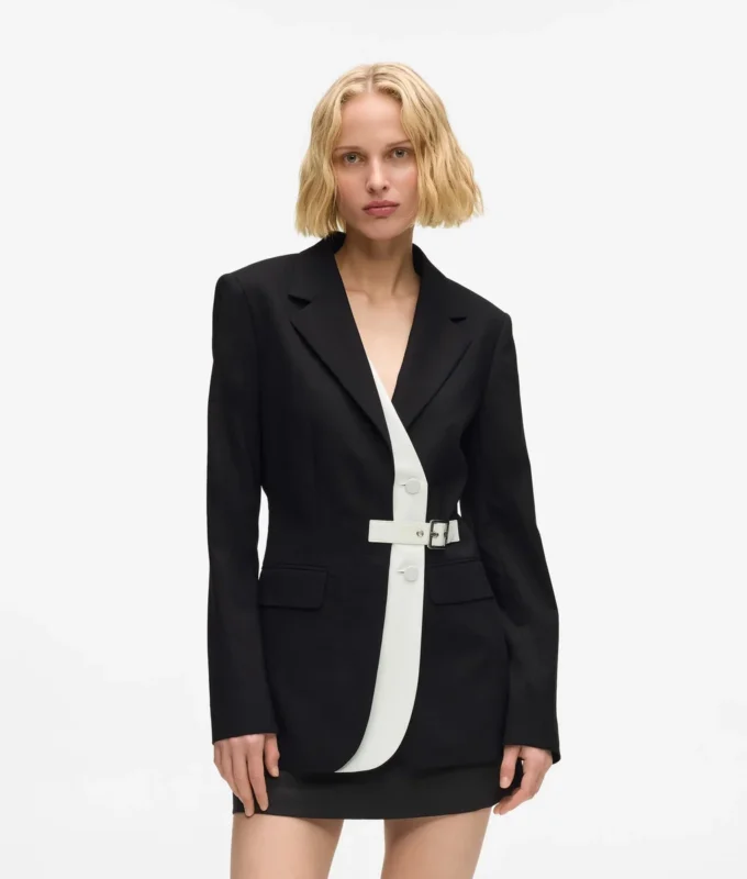 Blazer med bälte och kontrasterande revers Blazer med bälte och kontrasterande revers