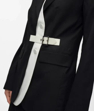 Blazer med bälte och kontrasterande revers