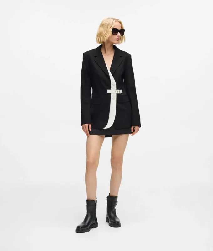 Blazer med bälte och kontrasterande revers Blazer med bälte och kontrasterande revers