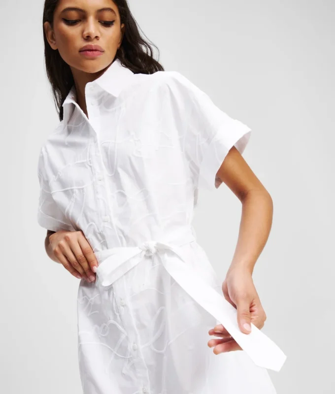 BRODERAD SKJORTKLÄNNING BRODERAD SKJORTKLÄNNING