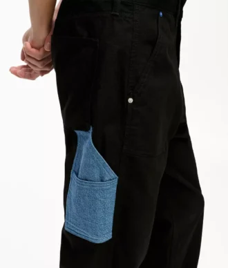 Byxor i denim med fickor