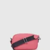 Crossbody-kameraväska med boxlogotyp Crossbody-kameraväska med boxlogotyp