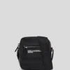 CROSSBODY-VÄSKA I KONSTLÄDER CROSSBODY-VÄSKA I KONSTLÄDER