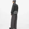 Crossbody-väska i tvättad denim Crossbody-väska i tvättad denim