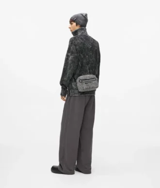 Crossbody-väska i tvättad denim