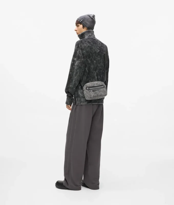 Crossbody-väska i tvättad denim Crossbody-väska i tvättad denim