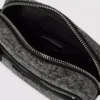 Crossbody-väska i tvättad denim Crossbody-väska i tvättad denim