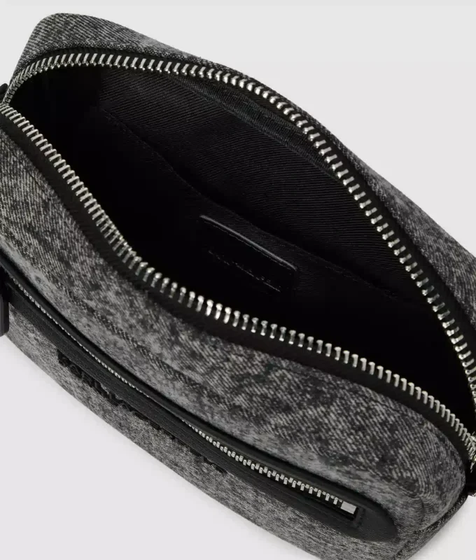 Crossbody-väska i tvättad denim Crossbody-väska i tvättad denim