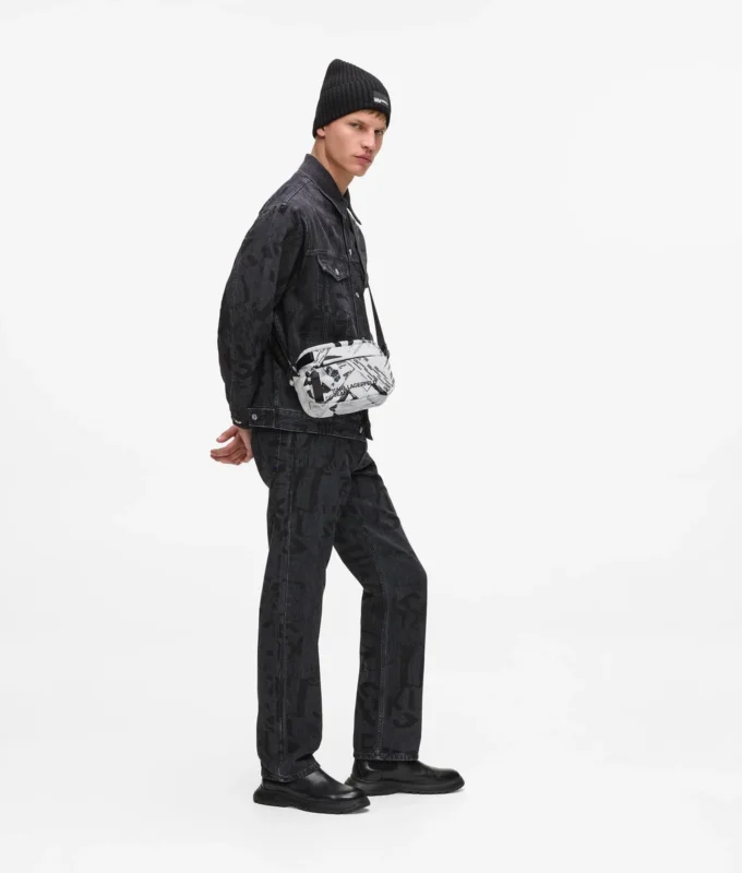 Crossbody-väska med grafiskt mönster över hela ytan Crossbody-väska med grafiskt mönster över hela ytan