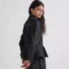 DENIMJACKA MED KONTRASTERANDE SÖMMAR DENIMJACKA MED KONTRASTERANDE SÖMMAR