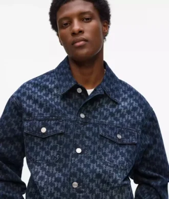Denimjacka med monogramtryck över hela plagget