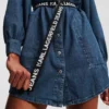 DENIMKLÄNNING MED PUFFÄRMAR DENIMKLÄNNING MED PUFFÄRMAR