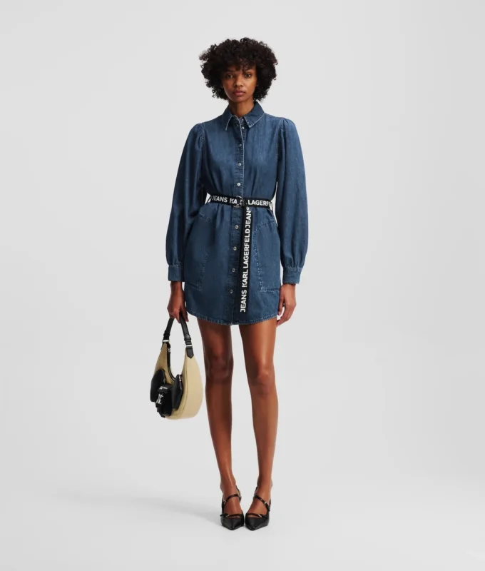 DENIMKLÄNNING MED PUFFÄRMAR DENIMKLÄNNING MED PUFFÄRMAR