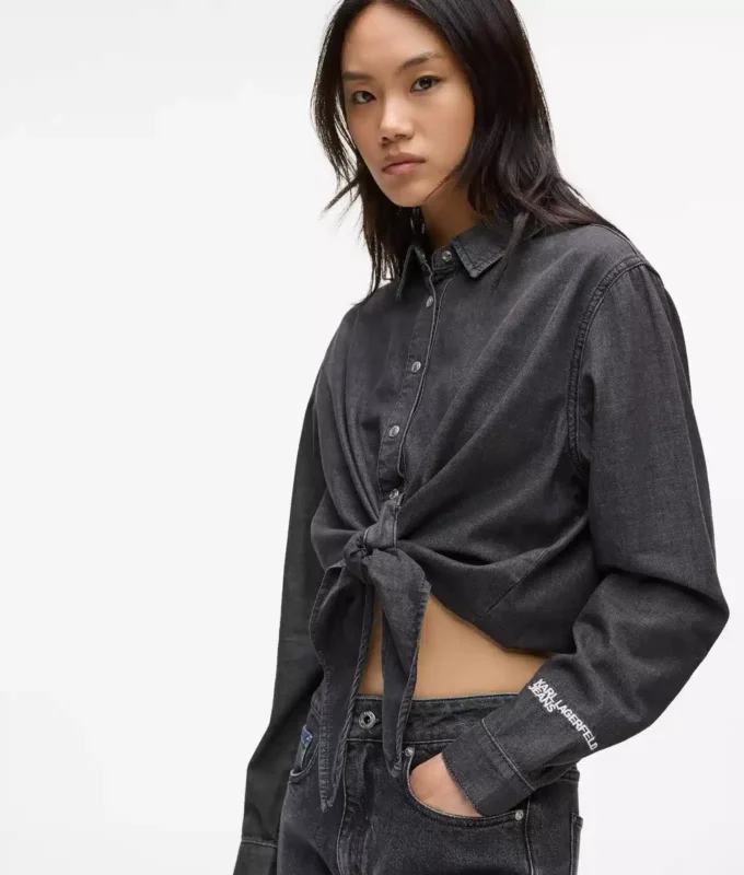 Denimskjorta med knytning fram Denimskjorta med knytning fram