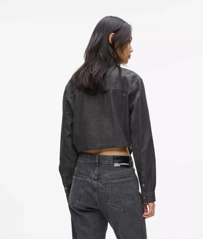 Denimskjorta med knytning fram Denimskjorta med knytning fram
