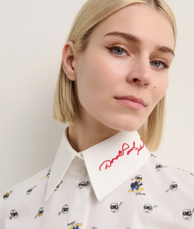 DISNEY X KL BLUS MED ALL-OVER-TRYCK DISNEY X KL BLUS MED ALL-OVER-TRYCK