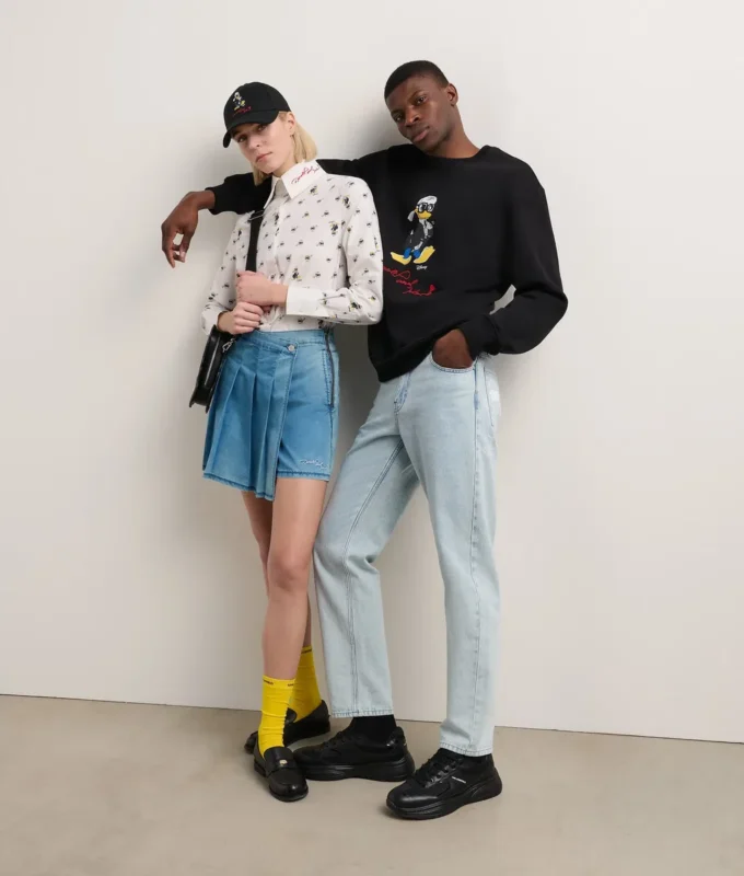 DISNEY X KL BLUS MED ALL-OVER-TRYCK DISNEY X KL BLUS MED ALL-OVER-TRYCK
