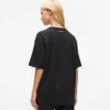 Exklusiv avslappnad T-shirt med texten ”Karl told me” Exklusiv avslappnad T-shirt med texten ”Karl told me”