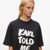 Exklusiv avslappnad T-shirt med texten ”Karl told me” Exklusiv avslappnad T-shirt med texten ”Karl told me”