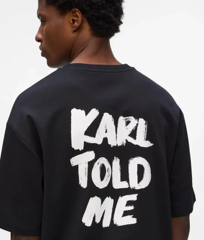 Exklusiv avslappnad T-shirt med texten ”Karl told me”