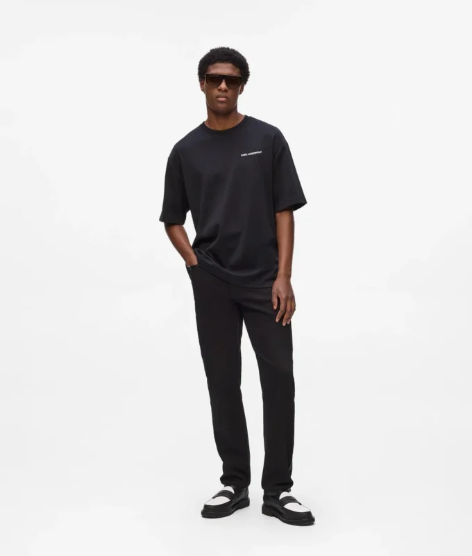 Exklusiv avslappnad T-shirt med texten ”Karl told me”