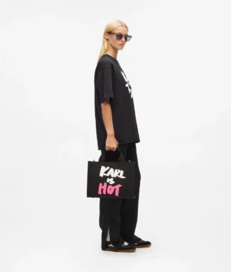 Exklusiv medelstor totebag med texten ”Karl is hot” Exklusiv medelstor totebag med texten ”Karl is hot”