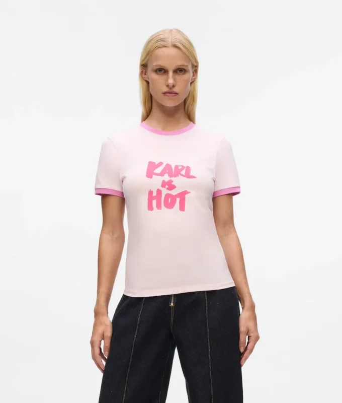Exklusiv T-shirt med texten ”Karl is hot” Exklusiv T-shirt med texten ”Karl is hot”