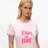 Exklusiv T-shirt med texten ”Karl is hot” Exklusiv T-shirt med texten ”Karl is hot”