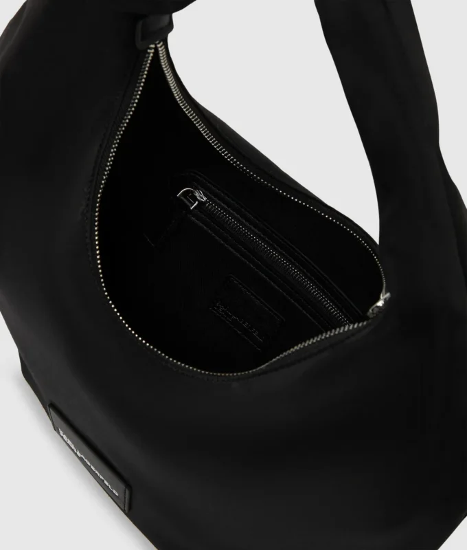Glansig axelväska i nylon Glansig axelväska i nylon