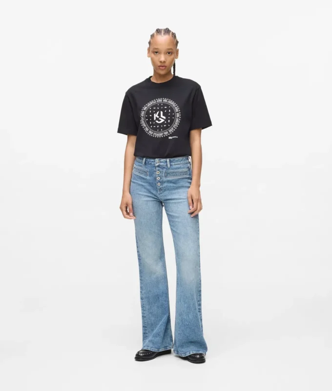 Högmidjade utsvängda jeans Högmidjade utsvängda jeans