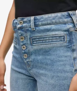 Högmidjade utsvängda jeans