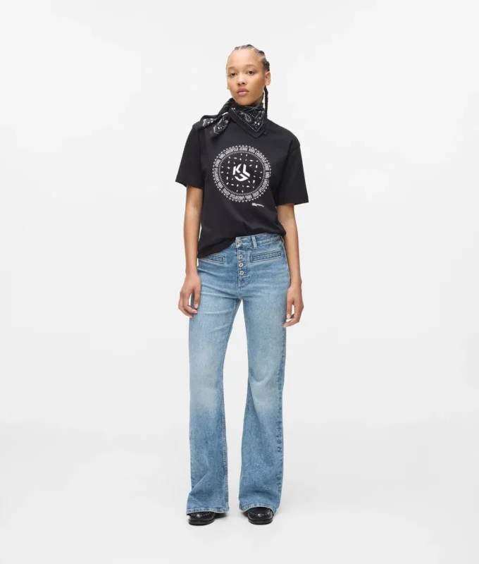 Högmidjade utsvängda jeans Högmidjade utsvängda jeans